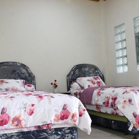 Villa Bukit Berkat Bogor Exterior foto